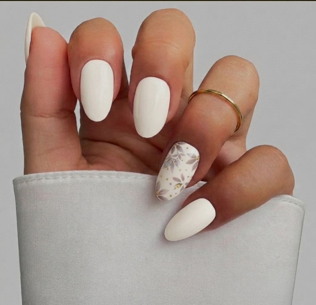 Ivory Leaf Gild Nails