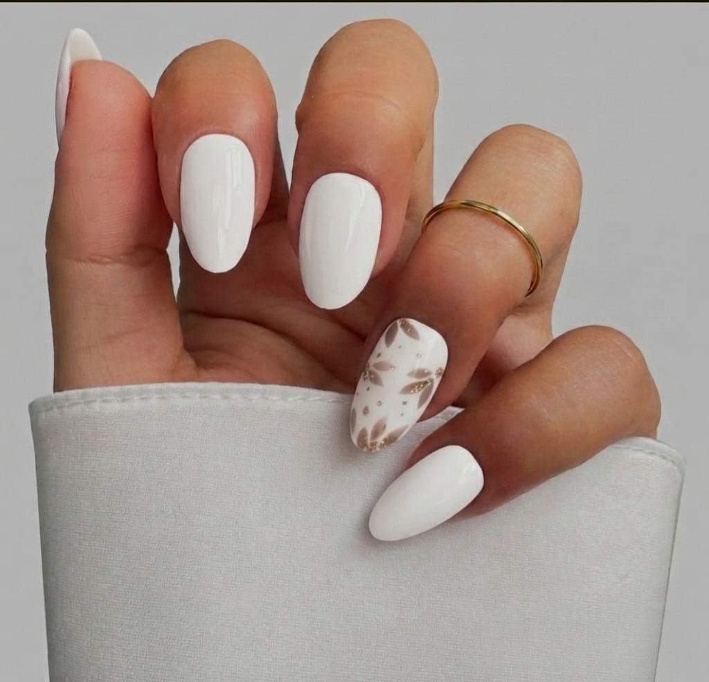 Frosted Leaf Gild Nails