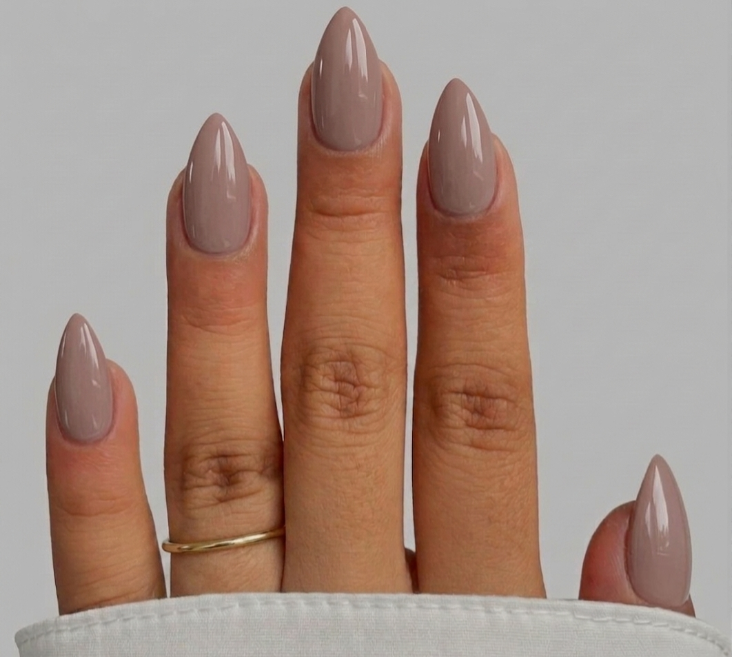 Everyday solid shade press-on nails by MAYVIN LUXE