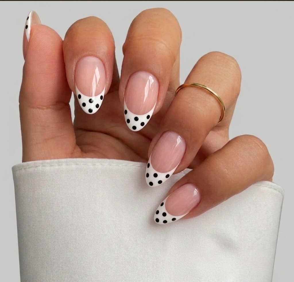 MINIMAL BLACK DOT
